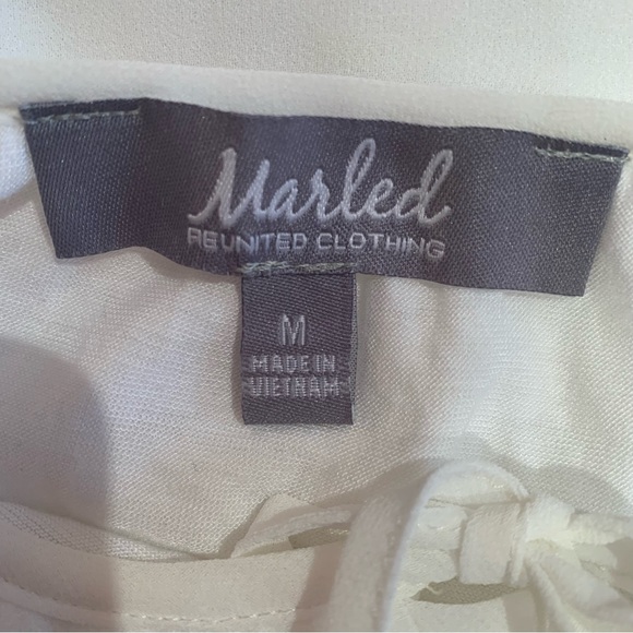 MARLED. White blouse. 3/4 sheer sleeves. Tie in front. Perfect for summe… - Picture 5 of 7